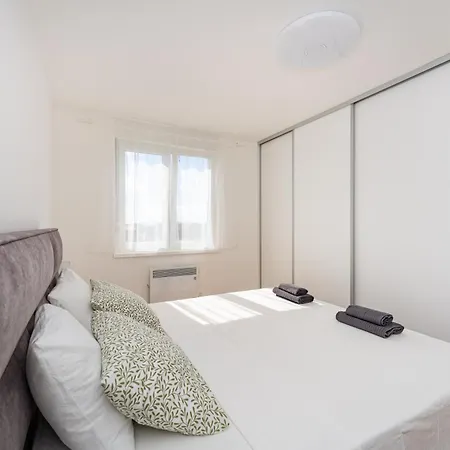 Dalmatian Breeze Brodarica (Zadar)